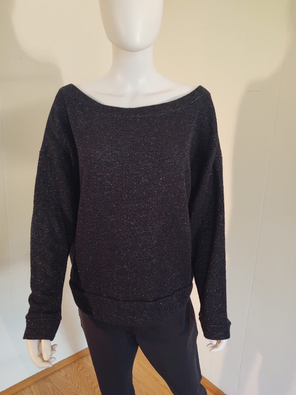 GOOD L Soho NY&Co Navy Metallic Off-Shoulder Dropped Sleeve Pull-Over Sweater